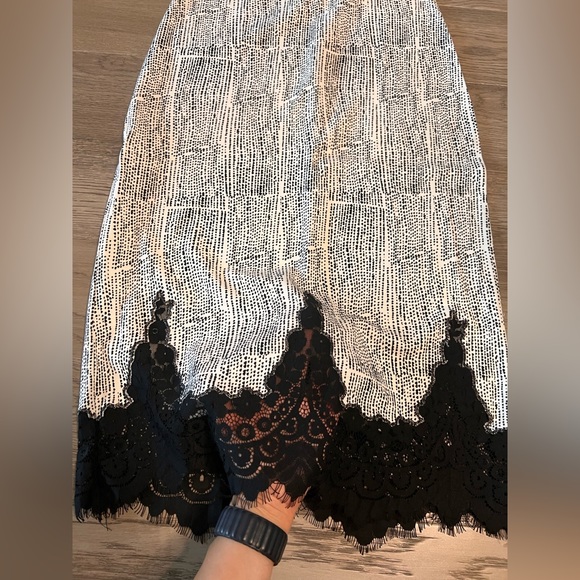 H&M skirt lace bottom - Picture 2 of 4